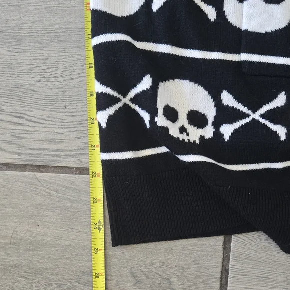 Hot Topic Black and White Cardigan Sweater with Geometric Patterns - Picture 3 of 7